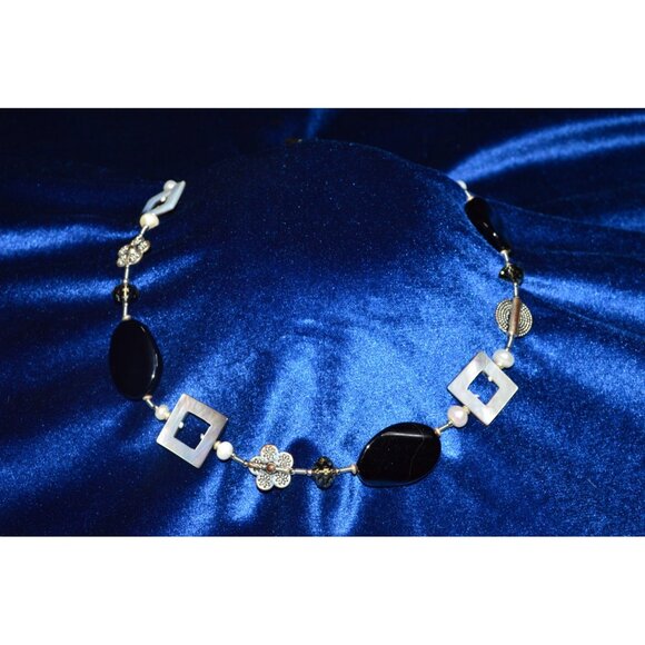 Premier Designs Necklace Black Beads Faux Pearl & Mother of Pearl Shells Floral - Picture 1 of 5